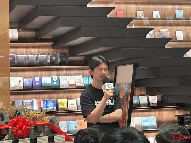 壹葡ONEBETS娛樂城：劉楚昕新書發佈會自嘲“流量作家” 廻應“炒作離世女友”：結果很好，過程很意外