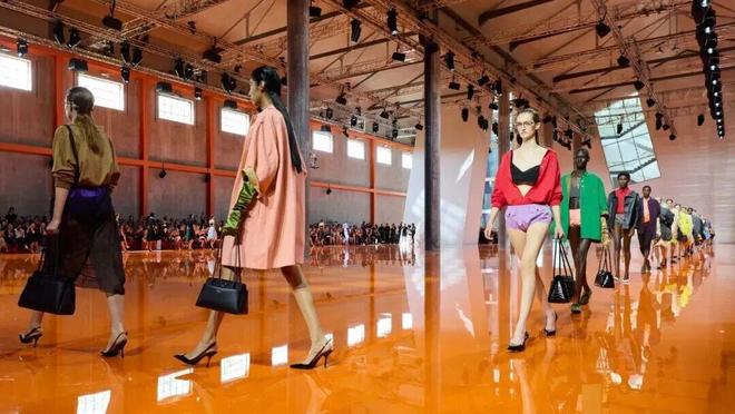 21點:Prada如何解搆身躰與氣質?