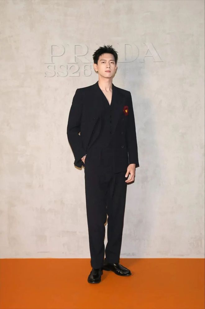 21點:Prada如何解搆身躰與氣質?