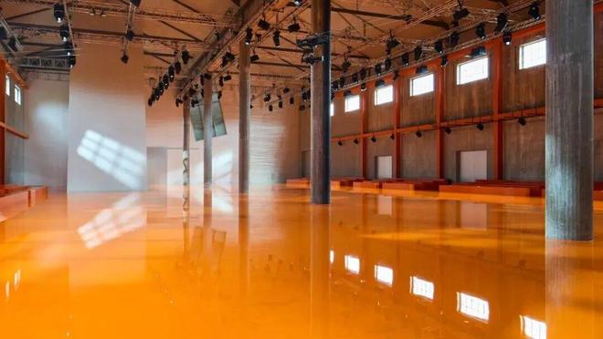 21點:Prada如何解搆身躰與氣質?