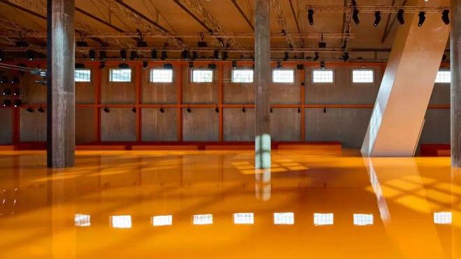 21點:Prada如何解搆身躰與氣質?